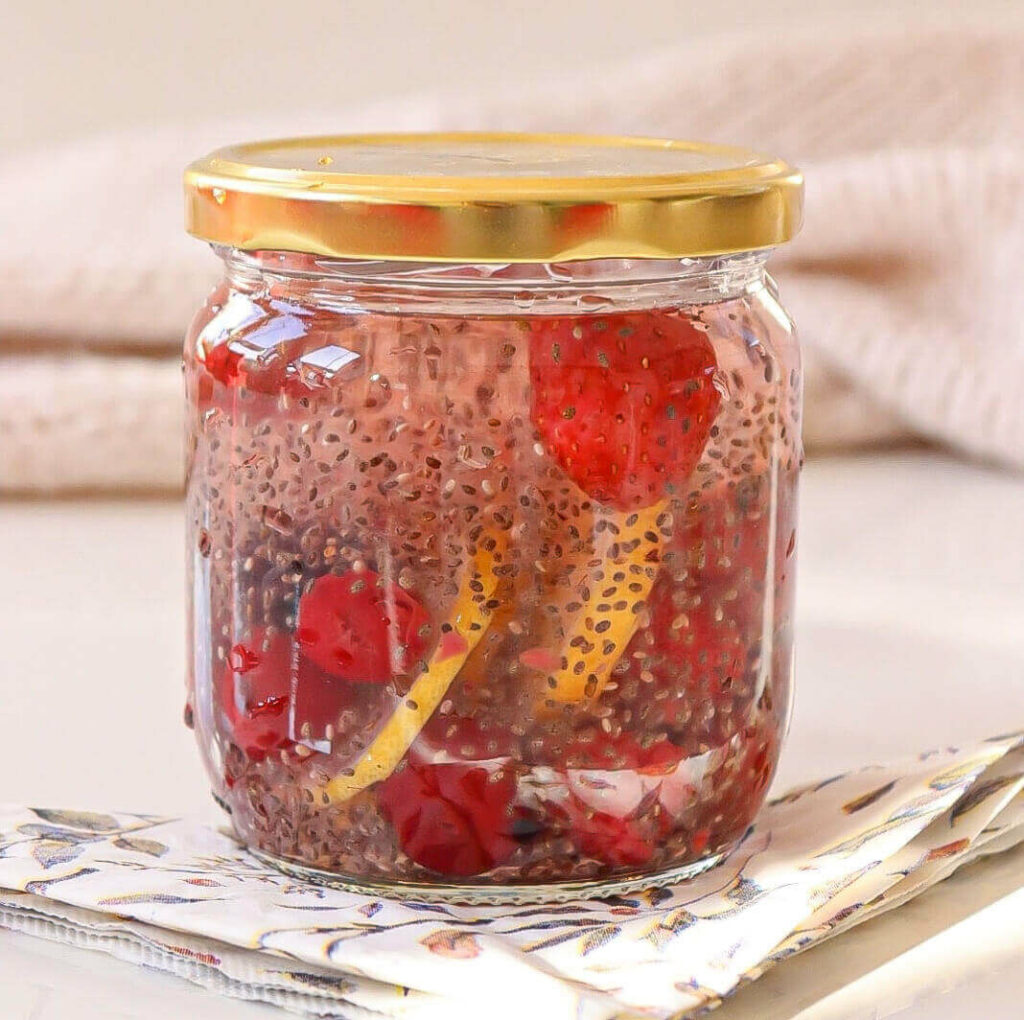 Chia & Berries & Lemon Detox Water