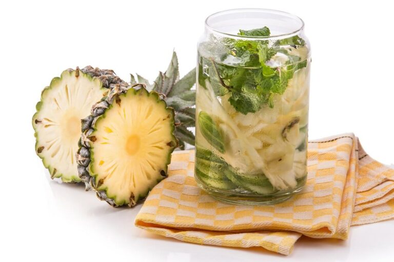 Pineapple Detox Water Recipe (& Its Benefits)