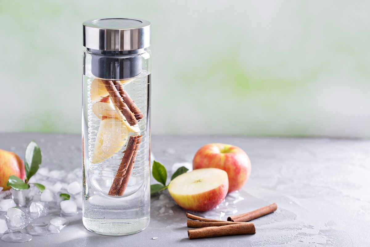 Apple cinnamon detox water